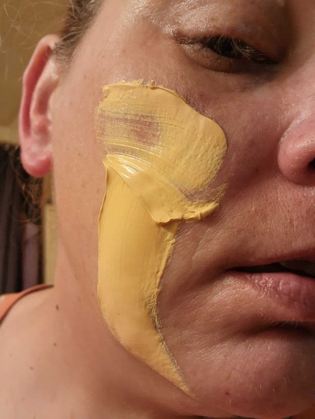 ANAIRUI Skin Care Turmeric Vitamin C Clay Mask review photo by SarriK