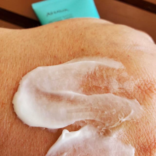 Ahava Dead Sea Mineral Hand Cream review photo by SarriK