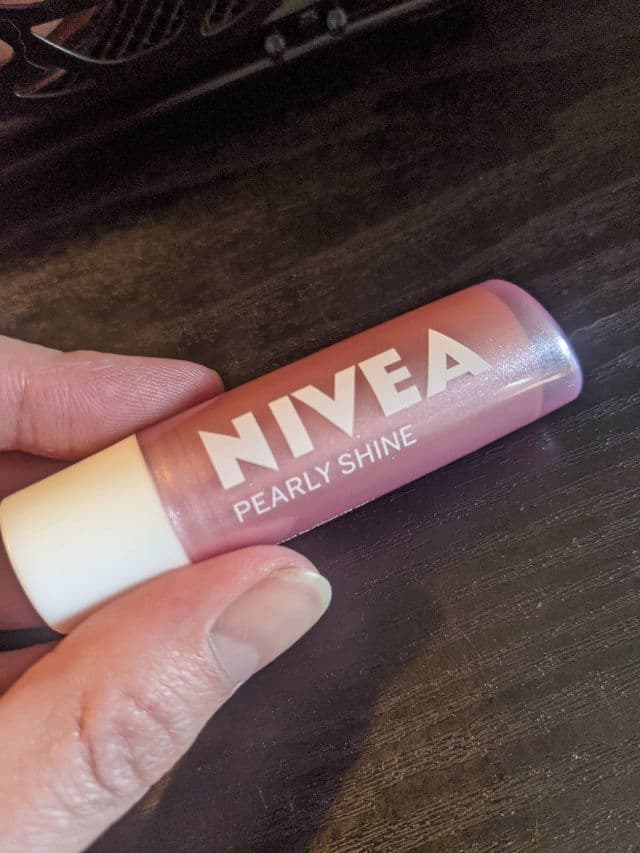 Nivea Pearly Shine Caring Lip Balm Stick review photo by Katie28