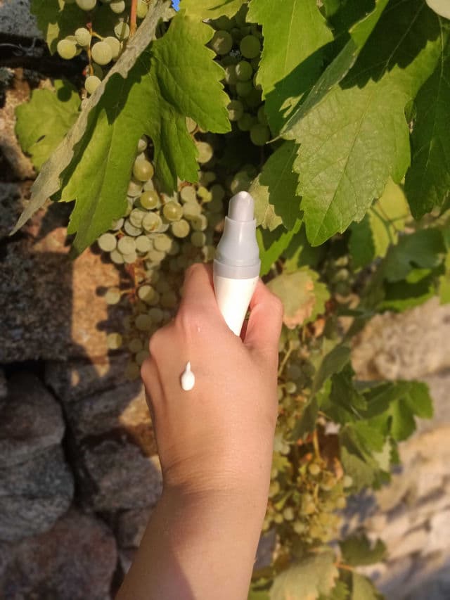 SKIN1004 Madagascar Centella Hyalu-Cica Water-Fit Sun Serum SPF50+ PA++++ review photo by JuditMTeaches