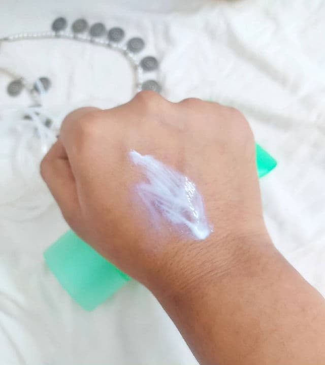 HOLIKA HOLIKA Aloe Soothing Essence Waterproof Sun Cream SPF50+ review photo by SkincareWisdom16