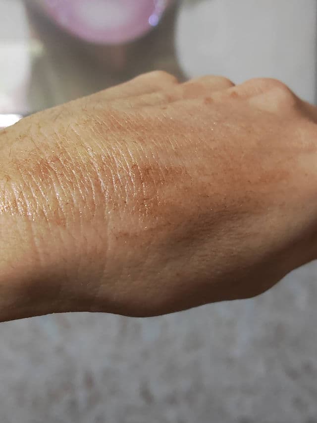 Revolution Beauty Relove Glow Up Liquid Highlighter review photo by Testertootsymorse