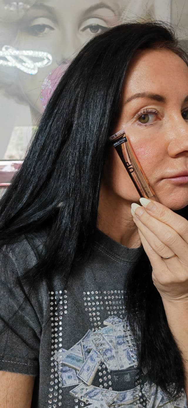 Revolution Beauty Relove Glow Up Liquid Highlighter review photo by Testertootsymorse