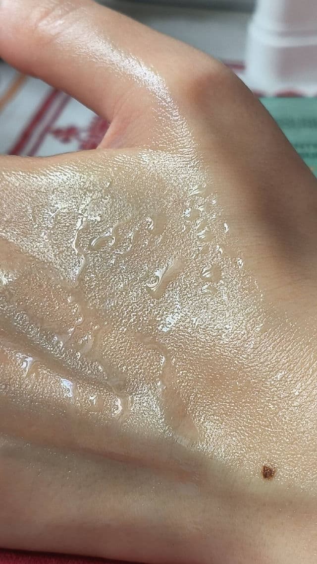 Round A' Round Green Tea Cica Sun Stick SPF50+ PA++++ review photo by zombieskinz