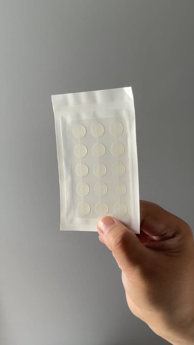 ISNTREE Onion Newpair Spot Patch - Skin Fit review photo by Roshani