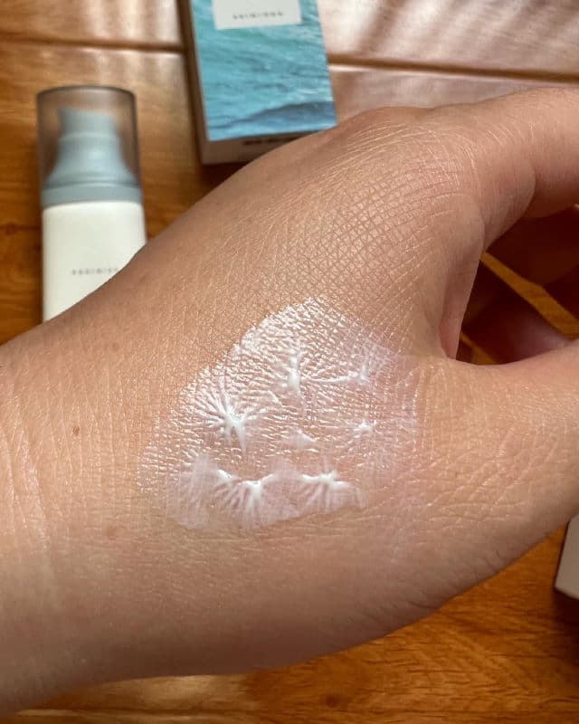 SKIN1004 Madagascar Centella Hyalu-Cica Water-Fit Sun Serum SPF50+ PA++++ review photo by mary0528