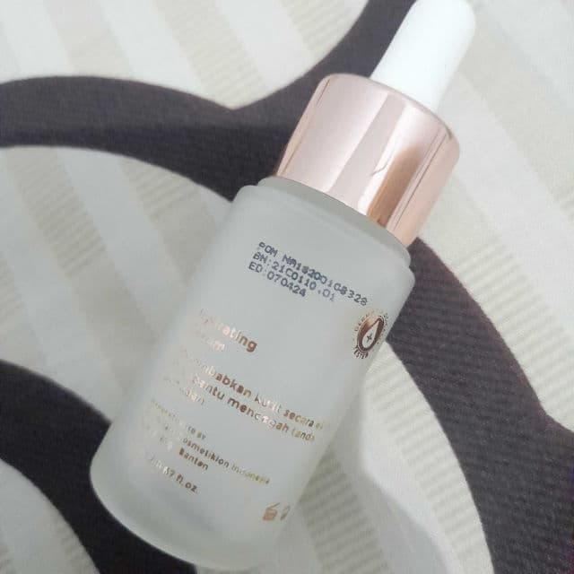 white story Hydrating Serum (Vitamin B5 + Hyaluronate) review photo by Nuvinurfa