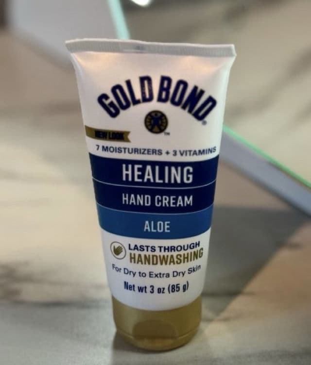 Gold Bond Healing Hand Cream with Aloe review photo by bymj