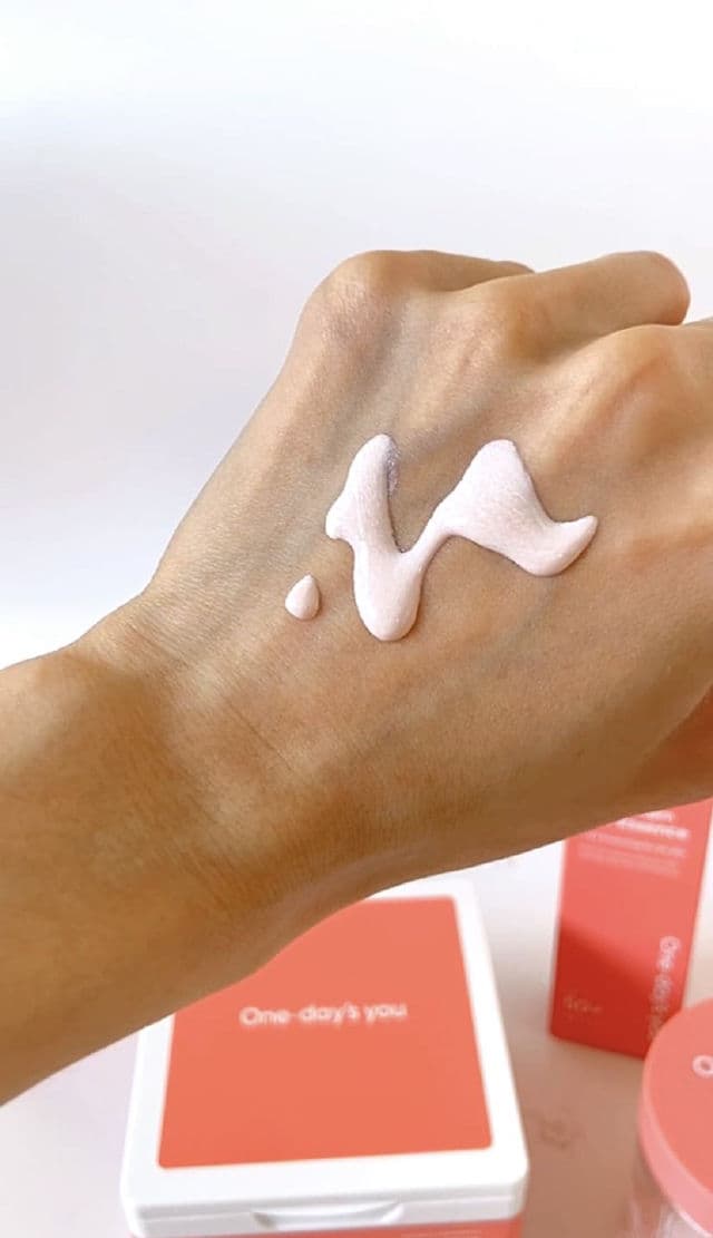 One-day's you Real Collagen Sun Essence SPF50+ PA++++ review photo by jacyang