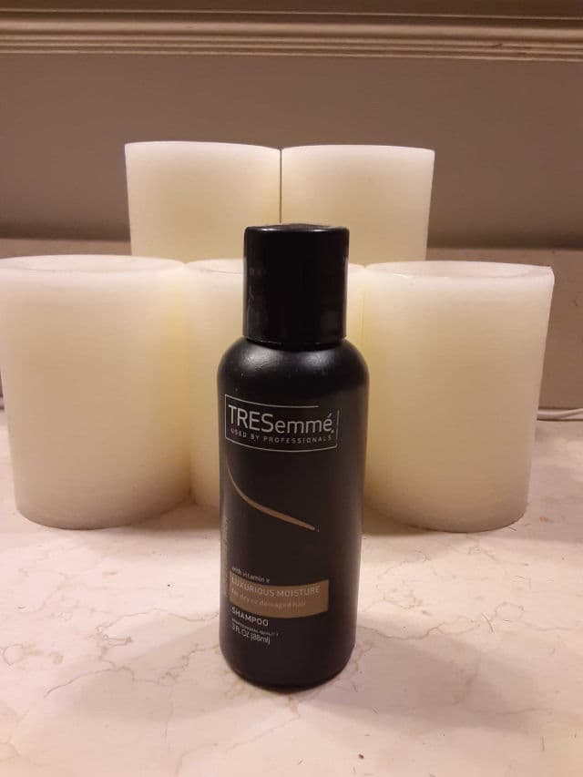 TRESemme Rich Moisture Shampoo for Dry Hair review photo by theskinilivein