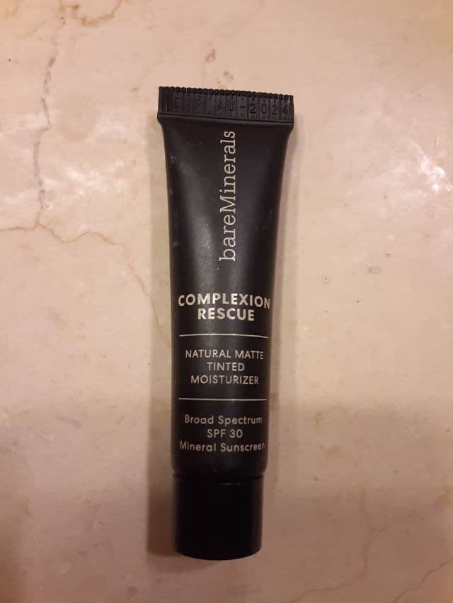 BareMinerals Complexion Rescue Natural Matte Tinted Moisturizer Mineral SPF 30 review photo by theskinilivein