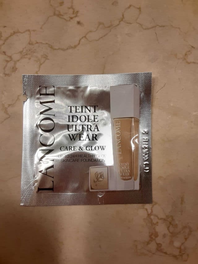 Lancome Teint Idole Ultra Wear Care & Glow Foundation review photo by theskinilivein