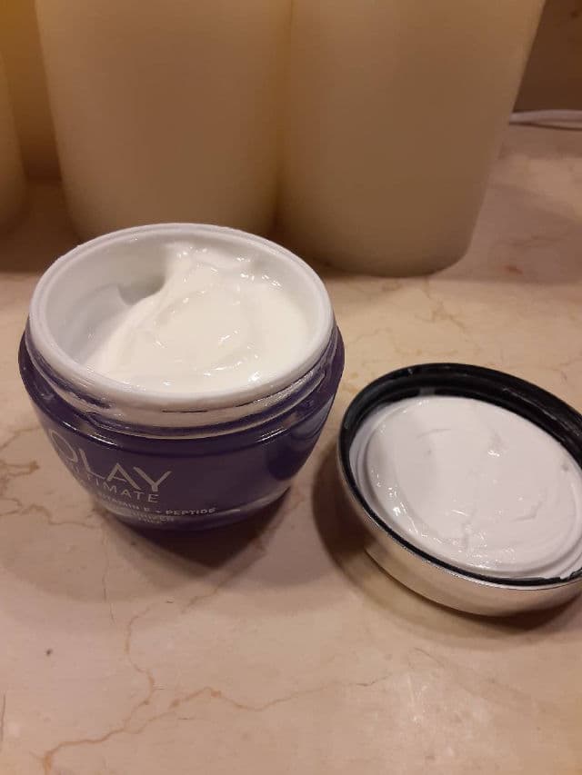 Olay Regenerist Retinol 24 Max Night Face Moisturizer review photo by theskinilivein