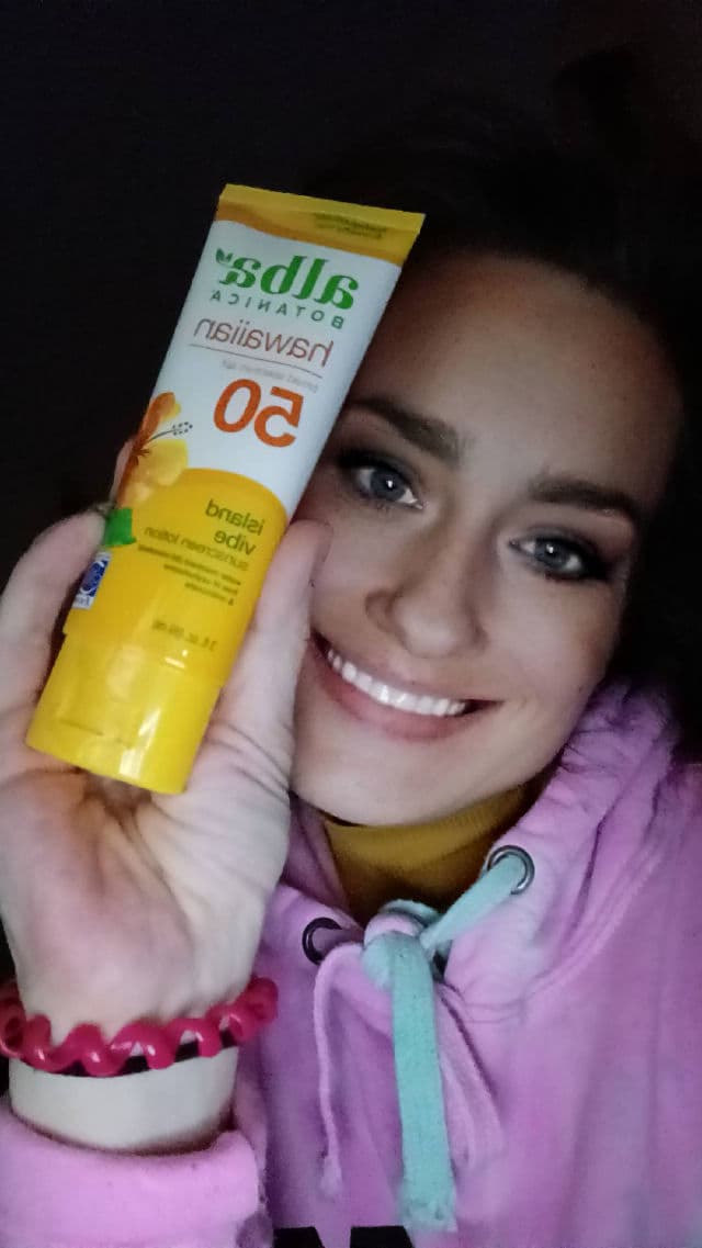 Alba Botanica Hawaiian Sunscreen Soothing Aloe Vera SPF 30 review photo by BooBearAshley