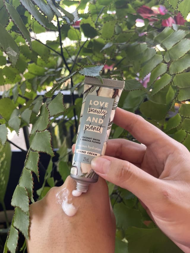 Love Beauty and Planet  Coconut Water & Mimosa Flower Hand Lotion review photo by AstriHutapea
