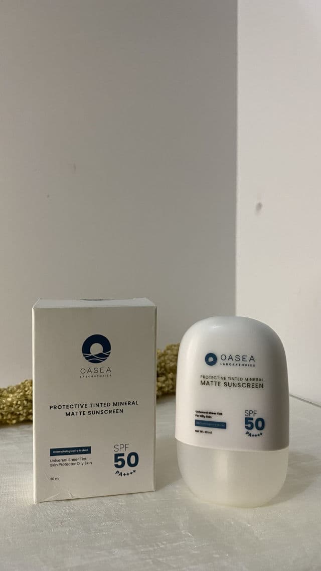 OASEA Protective Tinted Mineral Glow Sunscreen SPF50 PA++++ review photo by evabilqistafdila