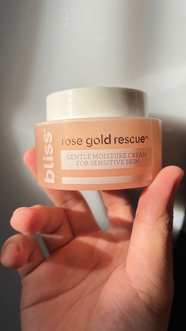 Bliss Rose Gold Rescue Moisturizer Gentle Moisture Cream For Sensitive Skin review photo by vinci
