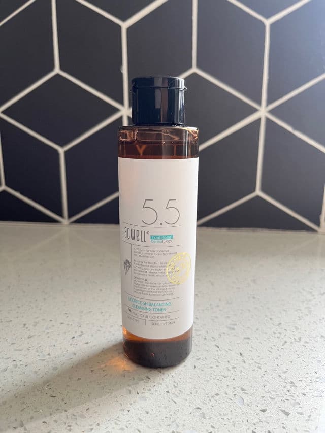 ACWELL Licorice pH Balancing Cleansing Toner review photo by BlankCanvasMakeup