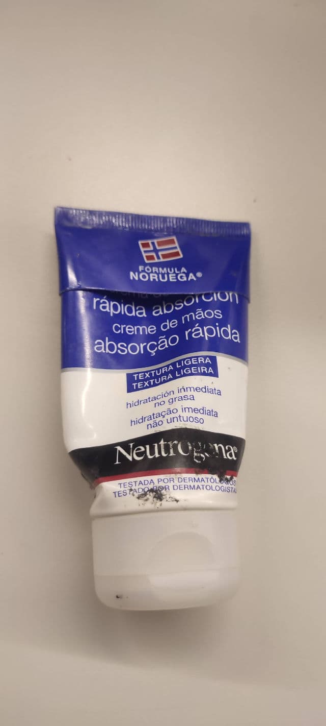 Neutrogena Norwegian Formula Fast Absorbing Hand Cream review photo by silxena