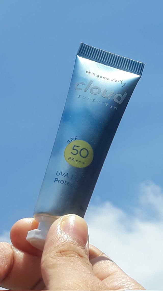 Skin game Cloud Sunscreen SPF50 PA+++ review photo by DeboraYesha