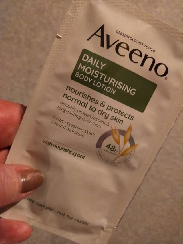Aveeno Daily Moisturising Yogurt Vanilla & Oat Body Cream review photo by hankisabelle1