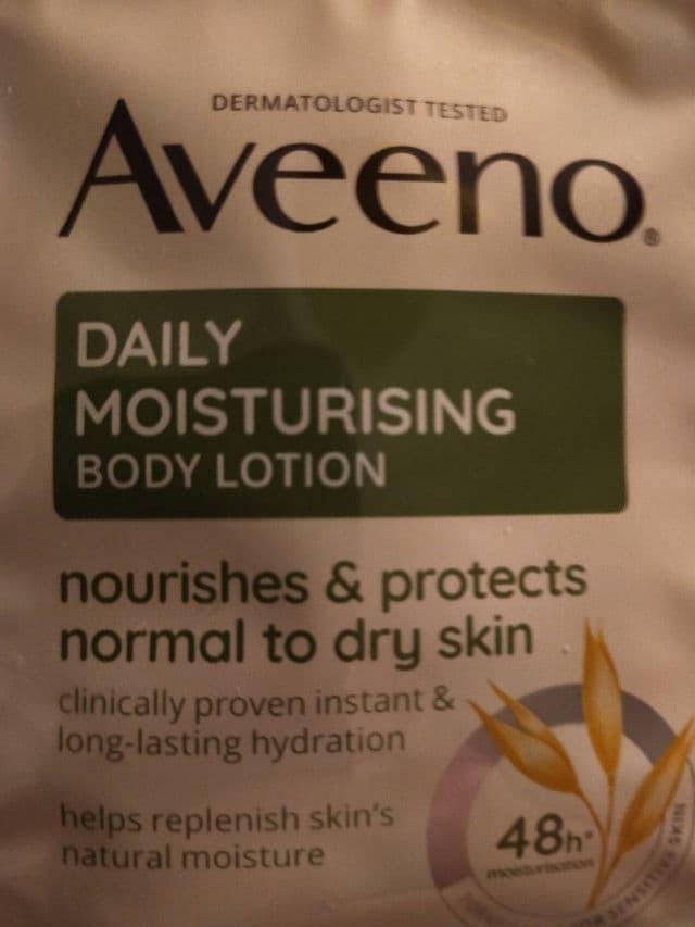 Aveeno Daily Moisturising Yogurt Vanilla & Oat Body Cream review photo by hankisabelle1