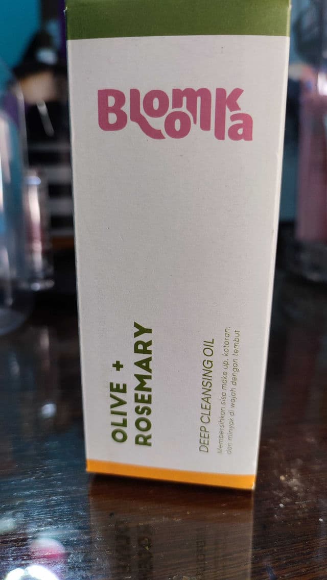 Bloomka Olive & Rosemary Deep Cleansing Oil review photo by Michico
