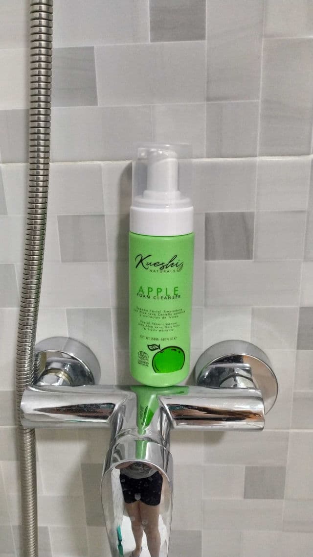 Kueshi Apple Foam Cleanser  review photo by MARTASAKU