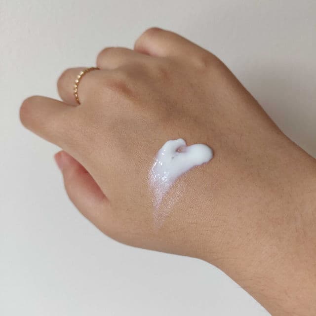 THE LAB by blanc doux Oligo Hyaluronic Acid Sun Essence SPF50+ PA++++ review photo by pickyblueberryred