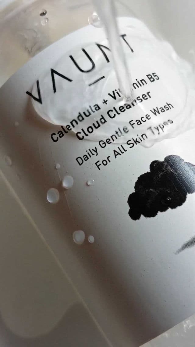 VAUNT Daisy Extract + Vit B Face Wash review photo by thyskinmatters