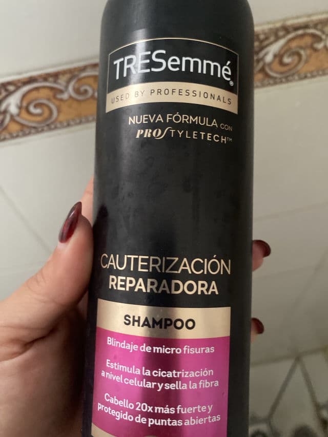 TRESemme Keratin Smooth Colour Shampoo review photo by IsisM