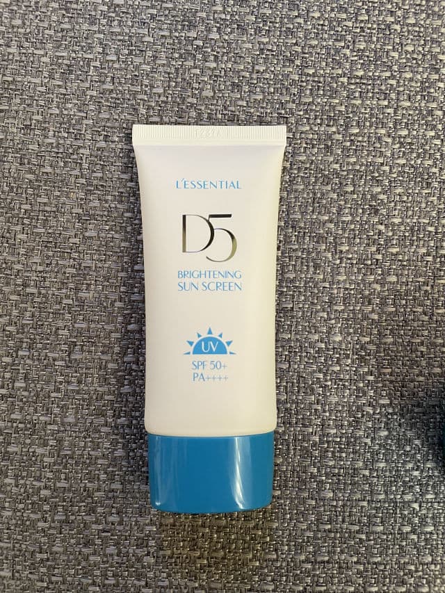 L'ESSENTIAL D5 Brightening Sunscreen SPF50+ PA++++ review photo by WondaDonda
