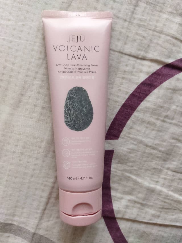 THE FACE SHOP Jeju Volcanic Lava Anti-Dust Pore-Cleansing Foam review photo by Moony3