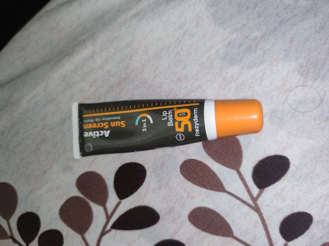 FrezyDerm Active Sun Screen Lip Balm SPF50+ review photo by Mo3ath421