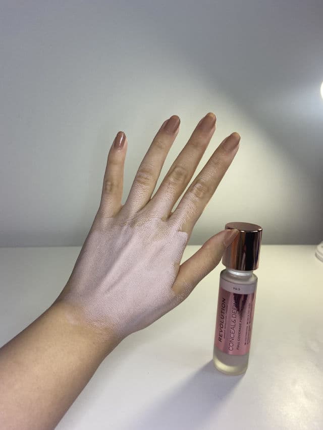 Revolution Beauty Makeup Revolution Conceal & Define Foundation review photo by MagdaG 