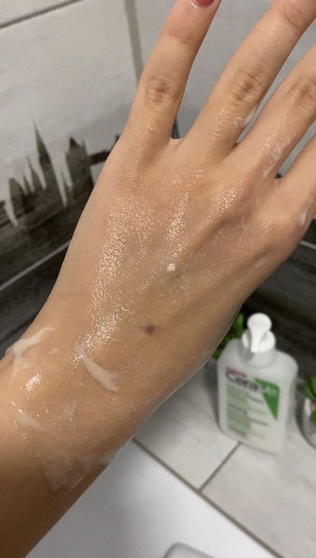 CeraVe Hydrating Cream-to-Foam Cleanser review photo by MagdaG 