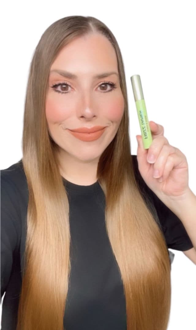 Garnier Fructis Sleek & Shine Frizz Tamer Slicking Hair Serum Wand for Frizz & Flyaways review photo by JenJen305