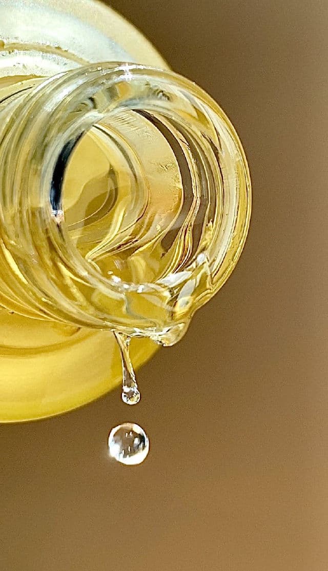 SKINFOOD Yuja C Dark Spot Clear Essence review photo by Klinch