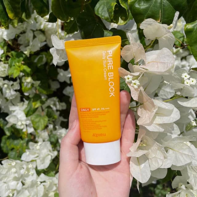 A'pieu Pure Block Natural Daily Sun Cream SPF45 PA+++ review photo by nikaborsch