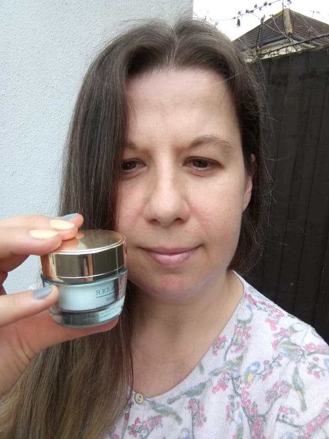 Estee Lauder DayWear Advanced Multi-Protection Anti-Oxidant Lotion SPF 15 review photo by makacska82