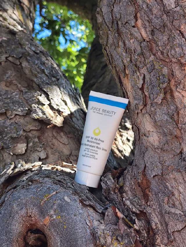 Juice Beauty Blemish Clearing Collection SPF 30 Oil-Free Moisturizer review photo by Researching4Beauty