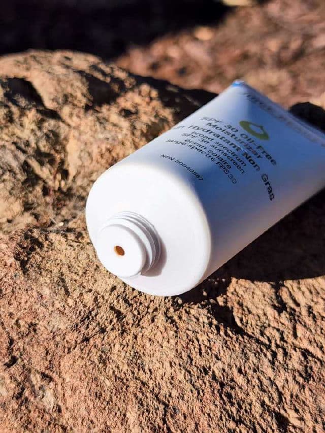 Juice Beauty Blemish Clearing Collection SPF 30 Oil-Free Moisturizer review photo by Researching4Beauty