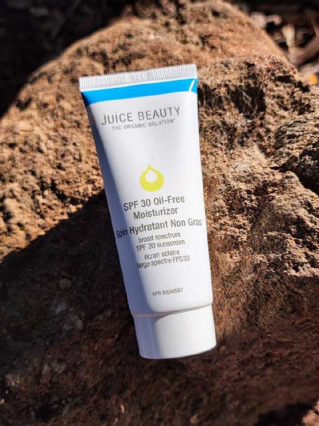 Juice Beauty Blemish Clearing Collection SPF 30 Oil-Free Moisturizer review photo by Researching4Beauty
