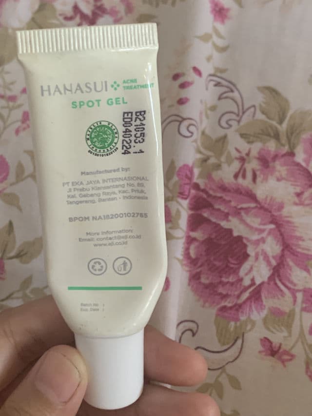 Hanasui Cosmetics Acne Treatment Spot Gel review photo by Siitha