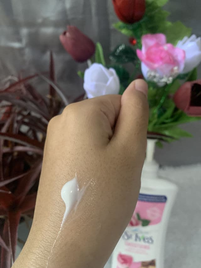 St. Ives Smoothing Rose & Argan Oil Body Lotion review photo by Siitha