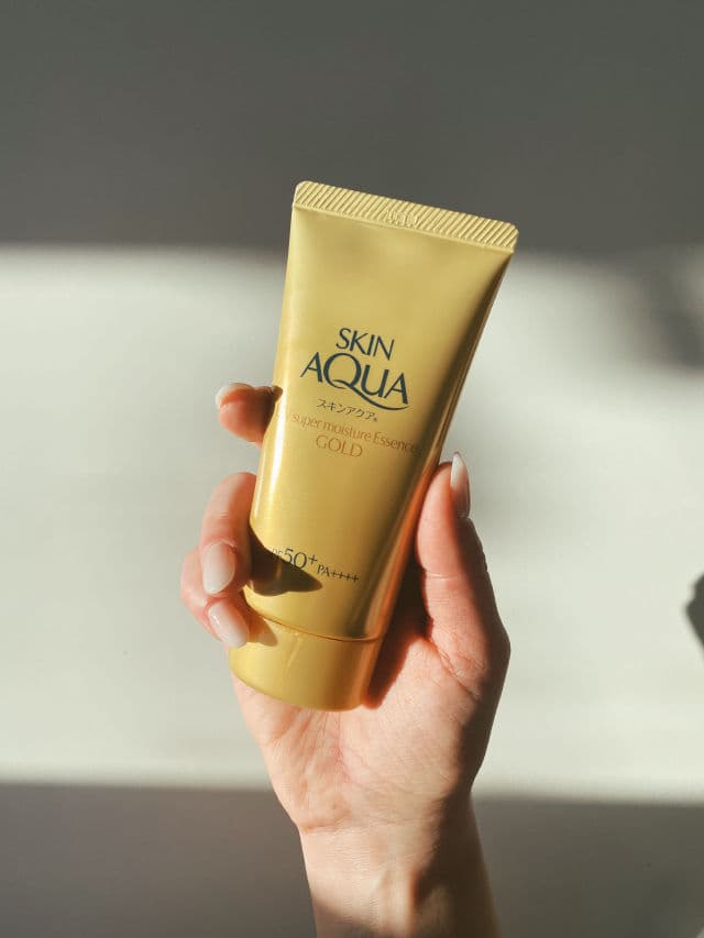 SKIN AQUA Super Moisture Essence Gold SPF 50+ PA++++ review photo by flair4skincare