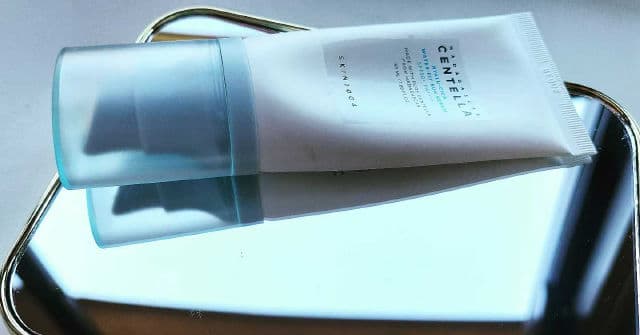 SKIN1004 Madagascar Centella Hyalu-Cica Water-Fit Sun Serum SPF50+ PA++++ review photo by Ikkikorea