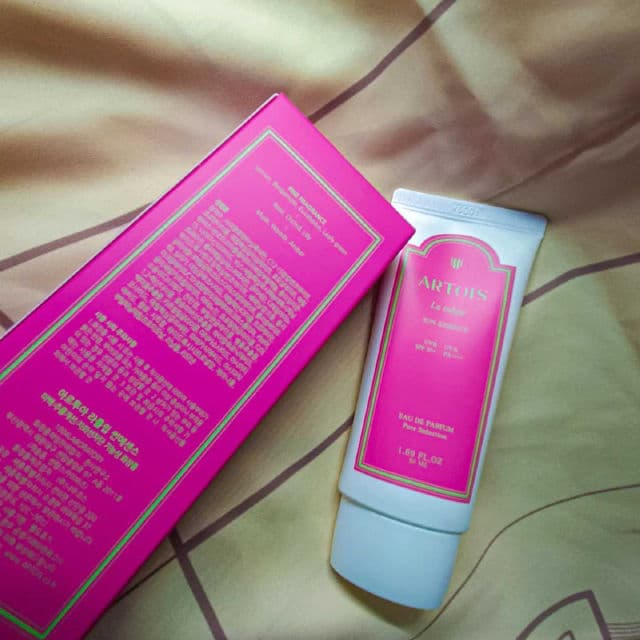 ARTOIS La Tulipe Sun Essence SPF50+ PA++++ review photo by Yaniemirawk