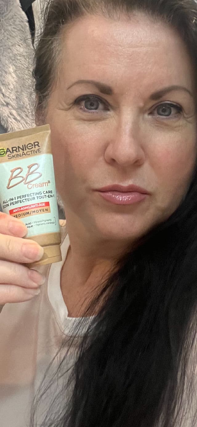 Garnier SkinActive Oil-Free BB Cream SPF 25 review photo by ManonM