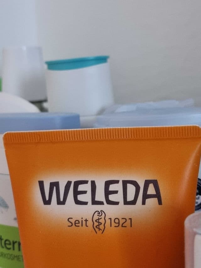 Weleda Skin Food Original Ultra-Rich Cream review photo by glowandsunshine